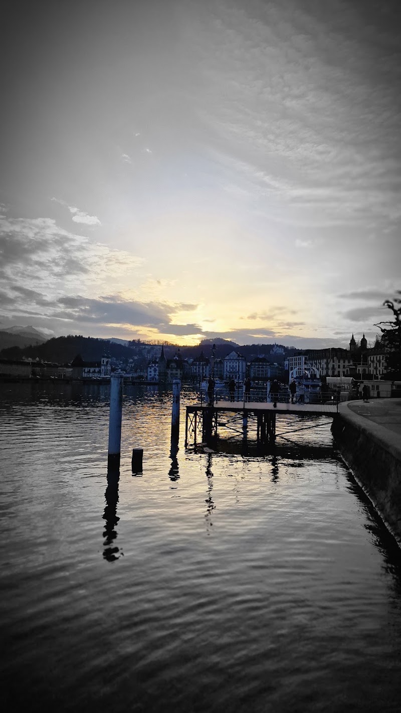 Luzerner Seepromenade - Luzerner Seepromenade Kurpl., 6006 Luzern, Switzerland