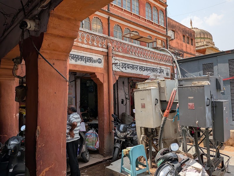 Purohit Ji Ka Katla Gate No. 1 - Purohit Ji Ka Katla Gate No. 1, WRCG+RH7, Johari Bazar Rd, Bapu Bazar, Pink City, Jaipur, Jaipur Nagar Nigam Area, Rajasthan 302003, India