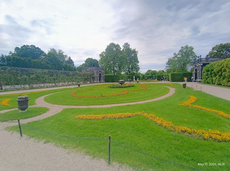 Irrgarten - Irrgarten, Rustenallee, 1130 Wien, Austria