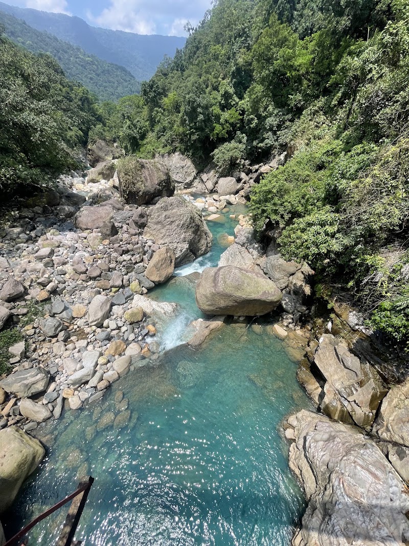 Rainbow Falls - Rainbow Falls 7M8G+XVV, Nohkalikai Rd., Sohra, Meghalaya 793108, India