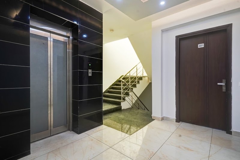 hotel king plaza - hotel king plaza A 208 Road 5, Street No. 9, Block RZ, Mahipalpur Village, Mahipalpur, New Delhi, Delhi 110037, India