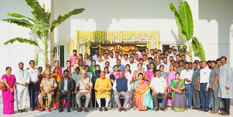 Vijayanagara Deputy Commissioner Office - Vijayanagara Deputy Commissioner Office, Dam Rd, Hosapete, Karnataka 583225, India