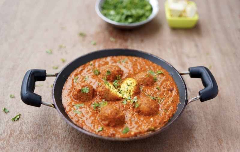 R Bhagat Tarrachand (Delivery Kitchen) - R Bhagat Tarrachand (Delivery Kitchen) Unit No. 1, Hiren Light Estate, Mogul Ln, next to Bimbo Bristol Bakery, Mahim (W), New Dinkar Co Operative Housing Society, Mahim, Mumbai, Maharashtra 400016, India