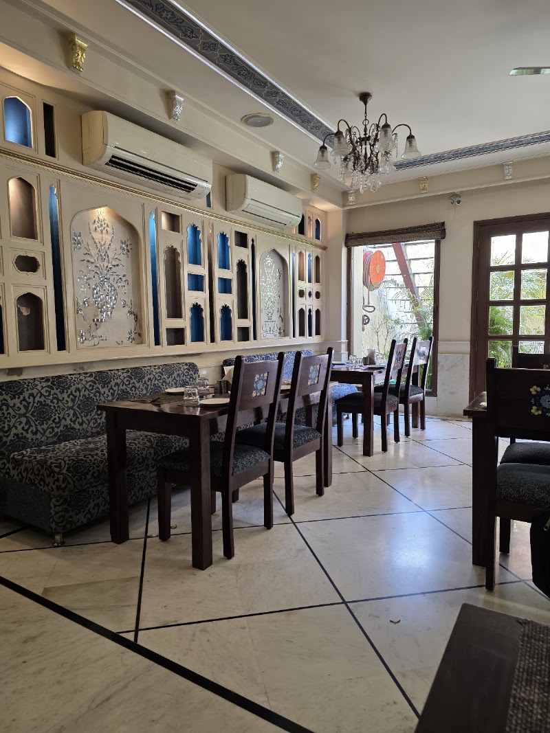 Ratnika - A Vegetarian Restaurant - Ratnika - A Vegetarian Restaurant Ratnawali - A Vegetarian Heritage Hotel, B-12, Mirza Ismail Rd, near Paanch Batti, Jayanti Market, New Colony, Jaipur, Rajasthan 302001, India