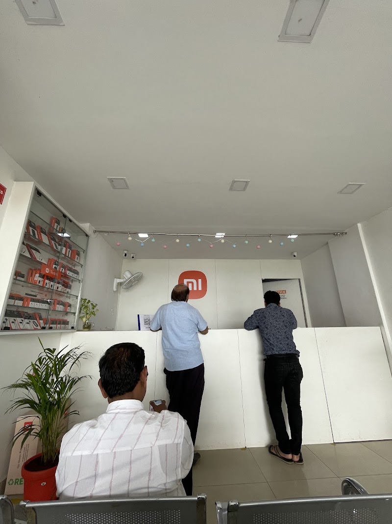 Mi service center - Mi service center, second floor shop no. 5, shraavya Enterprises, Mahalaxmi complex, Moulipara, Telibandha, Raipur, Chhattisgarh 492001, India