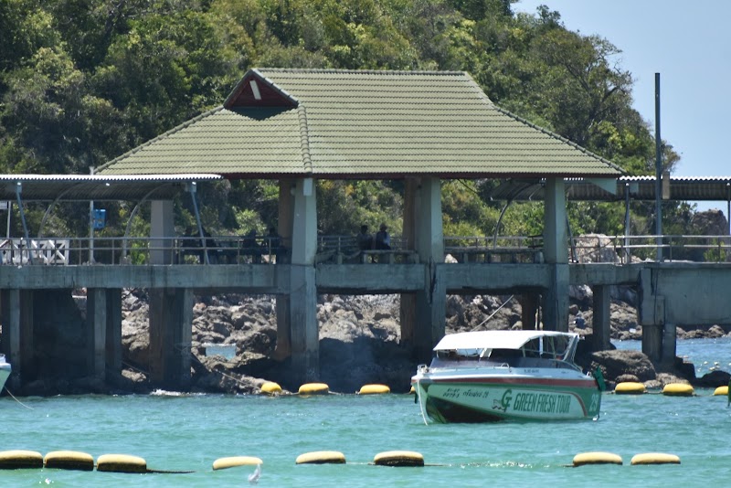Koh Larn (Tawaen Beach Pier) - Koh Larn (Tawaen Beach Pier) Bang Lamung District, Chon Buri, Thailand