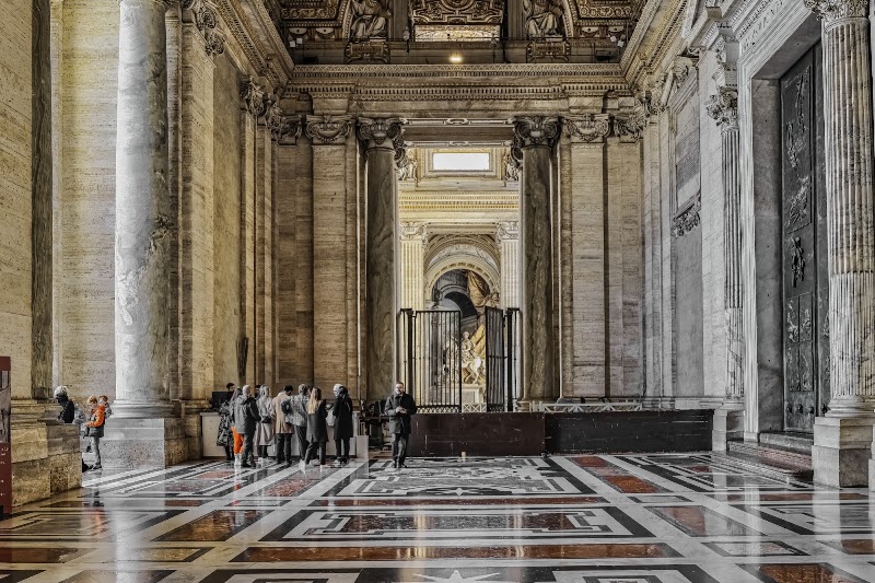 Tomb of Saint Peter - Tomb of Saint Peter, Piazza San Pietro, 00120 Città del Vaticano, Vatican City