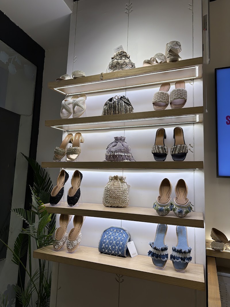 Mulmul-Noida - Mulmul-Noida Shop E355 Second Floor, Dlf Mall Of India, Sector 18, Noida, Uttar Pradesh 201301, India