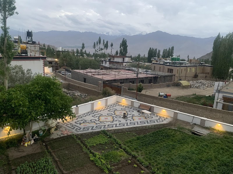 Adu's Eternal Comfort - Adu's Eternal Comfort Upper Tukcha Rd, Leh, 194101