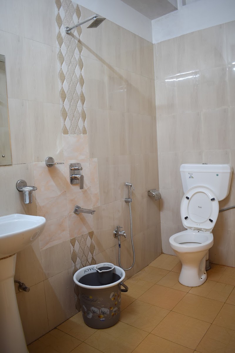 PINE HILLS Guest House - PINE HILLS Guest House 2nd floor, Georgina plaza, Laitumkhrah Main Rd, Nongkynrih, Laitumkhrah, Shillong, Meghalaya 793003, India
