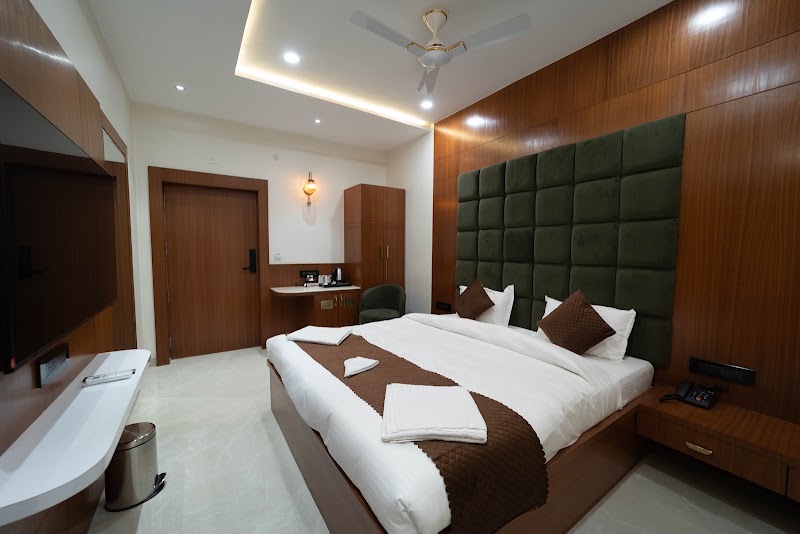 The Luxury Inn - The Luxury Inn 23 Kamla Nagar Colony Behind Sigra Thanna, Guru Nanak Nagar Colony, Chetganj, Varanasi, Uttar Pradesh 221002, India
