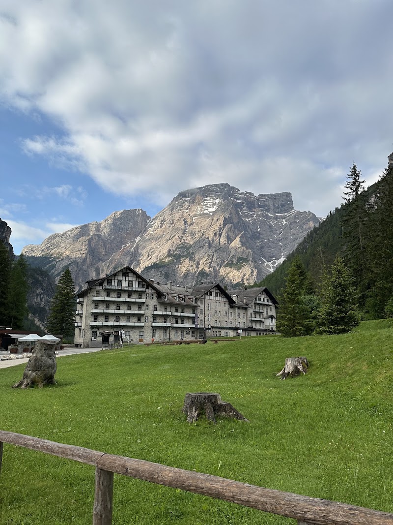 Cascata ghiacciata di Braies - Cascata ghiacciata di Braies, St.Veit, 39030 Braies BZ, Italy