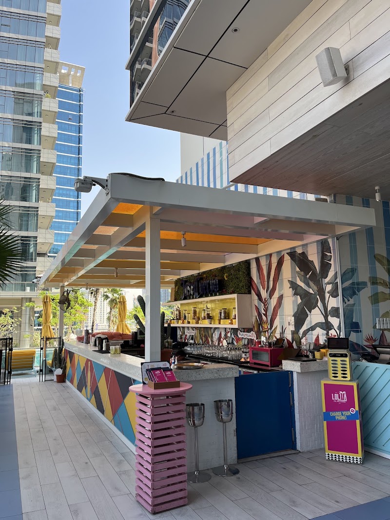 Lolita pool bar & lounge - Lolita pool bar & lounge Marasi Drive, Main Road - Pullman Dubai Downtown - PD Floor - الخليج التجاري - دبي - United Arab Emirates