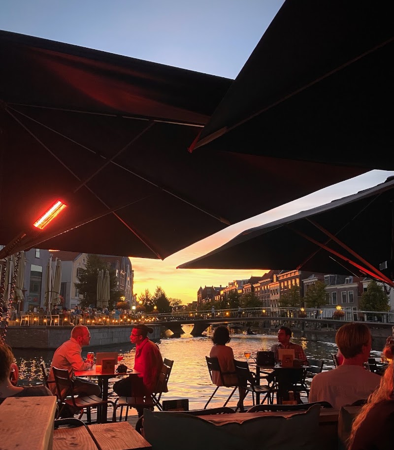 Annie's Terras Bar Restaurant
