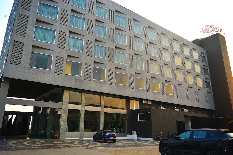 Hotel The Grand Emerald