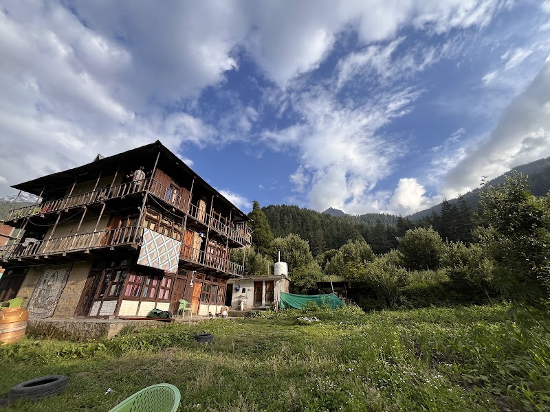 YOLO Backpackers - Parvati Valley