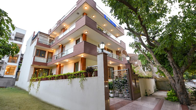 FabHotel The Lalit Vibes - Nr. DLF Phase 2 & MG Road Metro