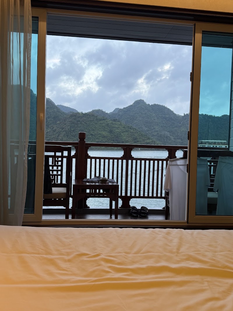 Heritage Line I Refined Waterway Voyages [Guest Lounge at Tuan Chau Marina, Halong Bay] - Heritage Line I Refined Waterway Voyages [Guest Lounge at Tuan Chau Marina, Halong Bay], Kiosk no. 6, Ngọc Châu, Street, Tuần Châu, Quảng Ninh 200000, Vietnam
