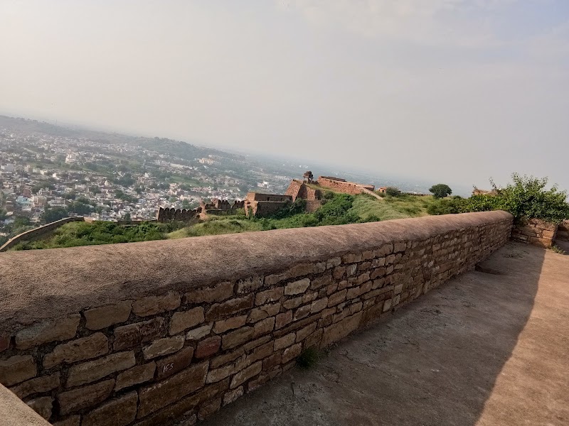 Jahangir Mahal : Gwalior Fort - Jahangir Mahal : Gwalior Fort Near Maan Singh Palace Fort Campus Gwalior Fort, 65M9+2X6, Gwalior Fort, Gwalior, Madhya Pradesh 474008, India