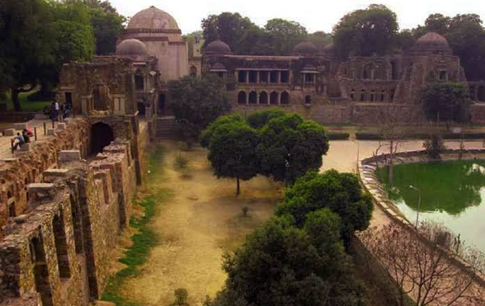 Hauz Khas Complex