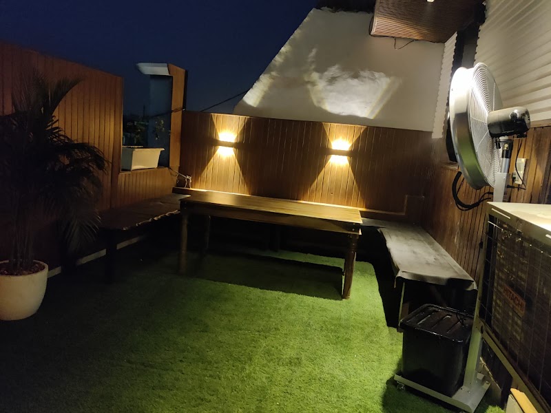 Man Dee Luxury Room - Man Dee Luxury Room Plot no 35, Third Floor, Veer complex, 36, Block 13, Block F, Spring Field Colony, Sector 32, Faridabad, Haryana 121003, India