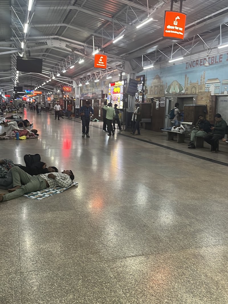 Agra Cantt Railway Station - Agra Cantt Railway Station, 5X5V+Q58, Sultanpura, Agra Cantt, Idgah Colony, Agra, Uttar Pradesh 282001, India