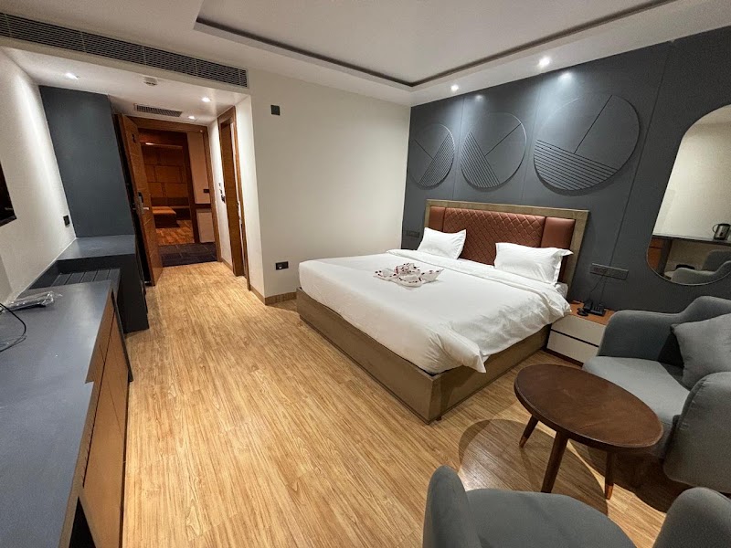 Hotel Elara - Hotel Elara 72Q9+MMH, Haridwar Bypass Rd, near Kargi Chowk, Kanhaiya Vihar, Kargi, Dehradun, Uttarakhand 248121, India