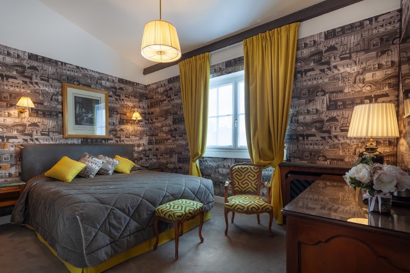 Grand Hôtel de L'Univers - Grand Hôtel de L'Univers 6 Rue Grégoire de Tours, 75006 Paris, France