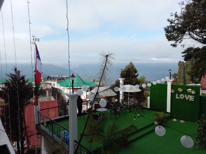 Little Tibet - Little Tibet Oppositve Governors, Raj Bhavan, Mall Rd, Chauk Bazaar, Darjeeling, West Bengal 734101, India