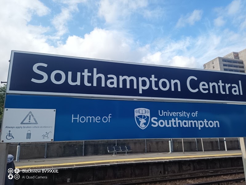 Southampton Central - Southampton Central Central Station Bridge, Blechynden Terrace, Southampton SO15 1AL, UK