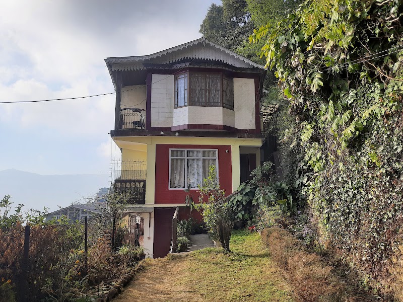 Classic Guest House - Classic Guest House 27W9+47C, Manbari Basti, Darjeeling, West Bengal 734101, India