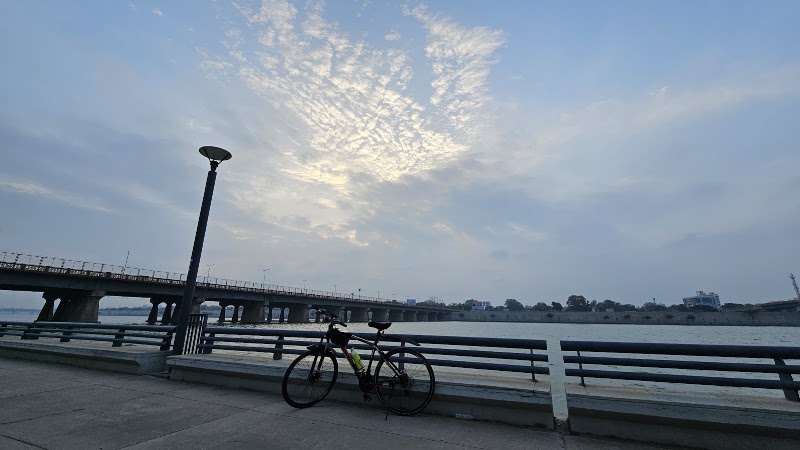 Sabarmati Riverfront Walkway - Sabarmati Riverfront Walkway, 2HQC+GRW, Sabarmati Riverfront Walkway W, Shreyas Colony, Navrangpura, Ahmedabad, Gujarat 380009, India