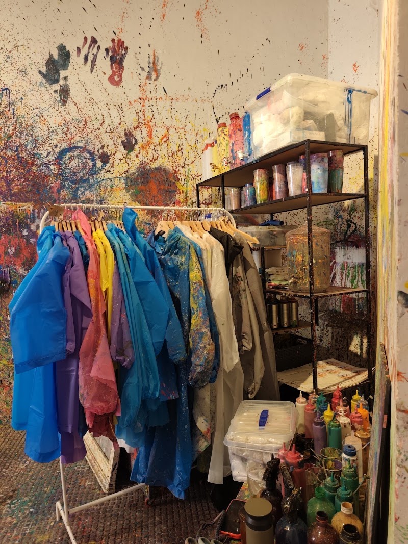 BORN TO COLOR - BORN TO COLOR, Carrer del Comerç, 17, Ciutat Vella, 08003 Barcelona, Spain
