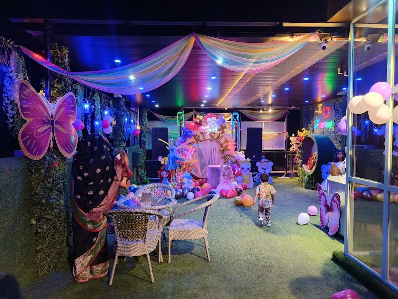 Heaven Under the sky ( The rooftop restaurant ) - Heaven Under the sky ( The rooftop restaurant ) 1, Purushottam Das Tandon Marg, Agnipath Colony, Vivek Vihar Colony, Civil Lines, Prayagraj, Uttar Pradesh 211002, India