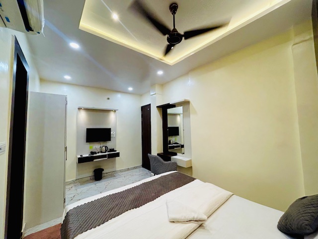 Hotel R K Palace - Hotel R K Palace, Sant Kabir Rd, Kotwali, Varanasi, Uttar Pradesh 221001, India