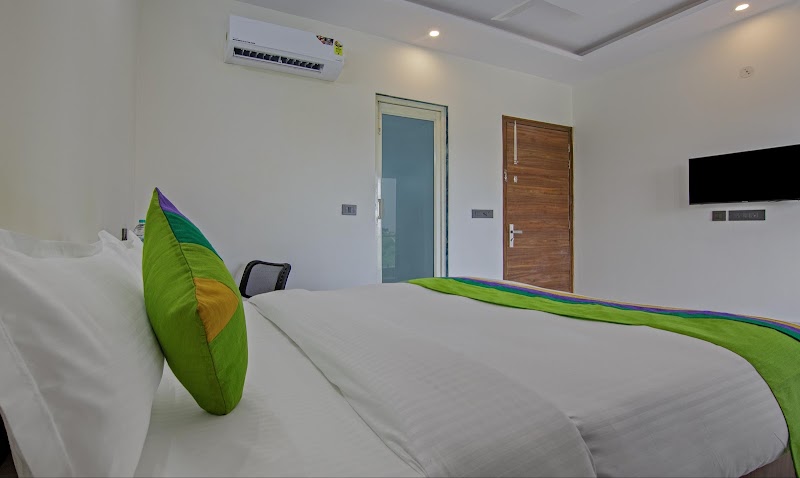 Treebo Grand Vista - 63A - Treebo Grand Vista - 63A CH-11, Sector 63A, Sector 63 A, Noida, Chotpur, Uttar Pradesh 201301, India