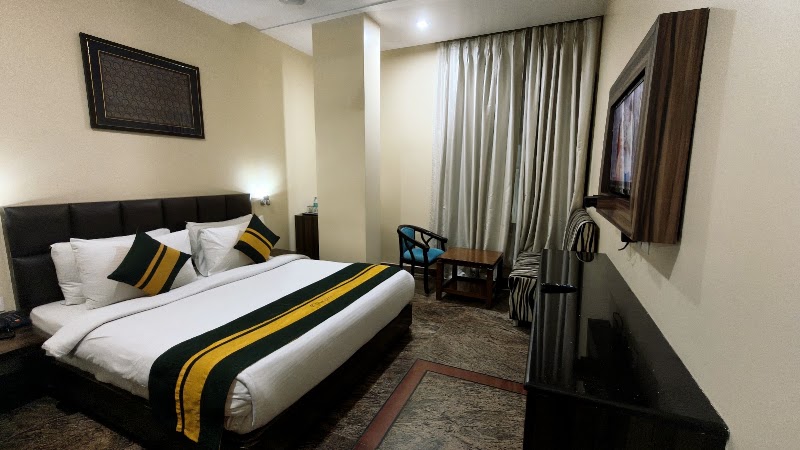 Hotel Silk City - Hotel Silk City The Mall Rd, Varanasi cantonment, Varanasi, Uttar Pradesh 221002, India