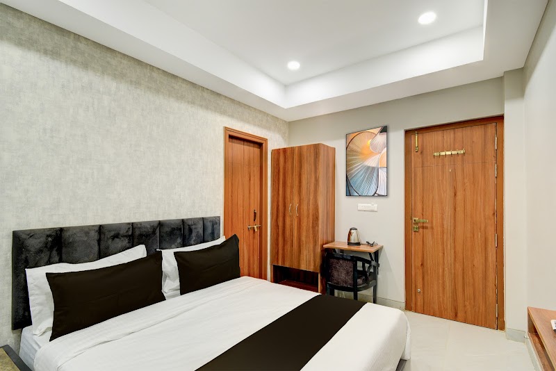 Super Townhouse by OYO Miyapur - Super Townhouse by OYO Miyapur, Survey No. 211, GHMC Circle, Plot No. 43, Balaji Nagar, Serilingampalle (M), Hyderabad, Telangana 500049, India