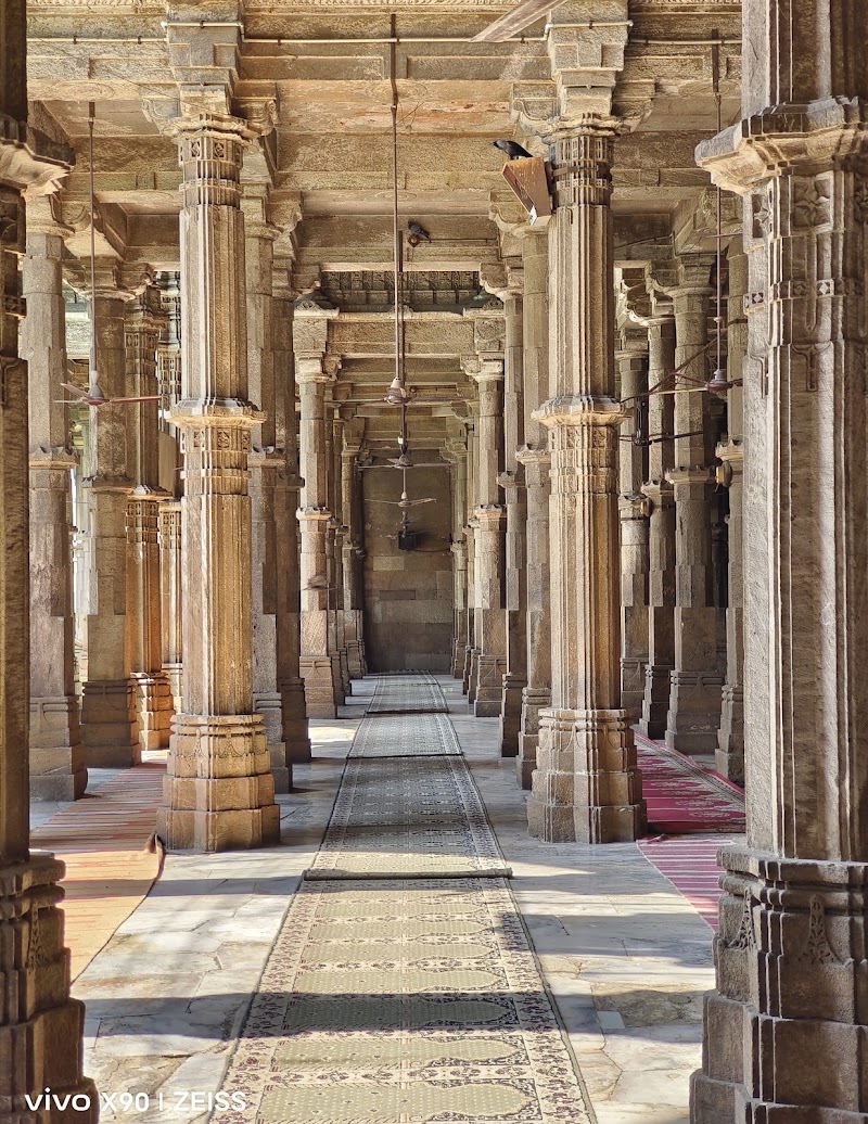 Ahmedshah Badshah's Tomb (4 Ahmed) - Ahmedshah Badshah's Tomb (4 Ahmed), 2499, Badshah No Hajiro, Manek Chowk, Old City, Danapidth, Khadia, Ahmedabad, Gujarat 380001, India