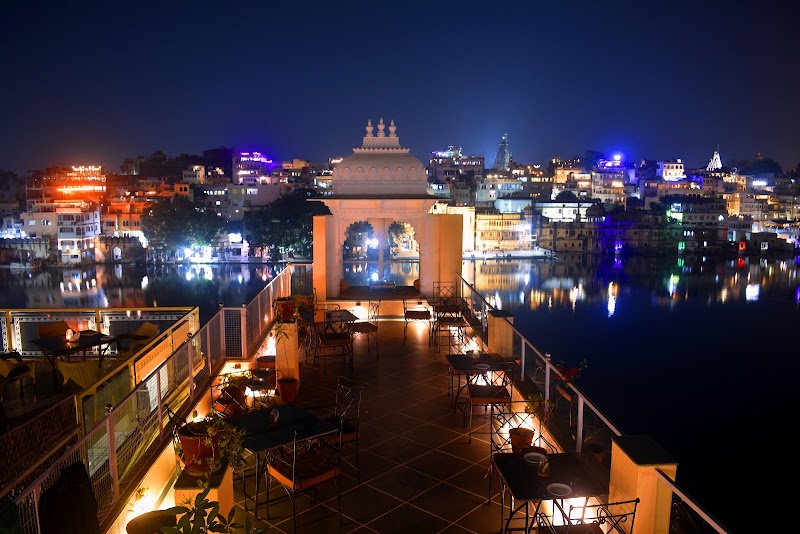 THAMLA HAVELI - Heritage Lake View Hotel