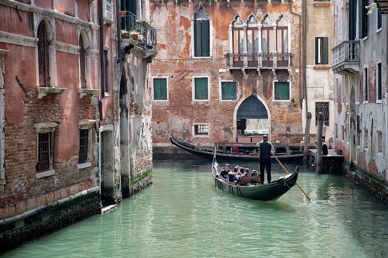 Hotel Mezzo Pozzo - Hotel Mezzo Pozzo Sestiere Cannaregio 4529, 30121 Venezia VE, Italy