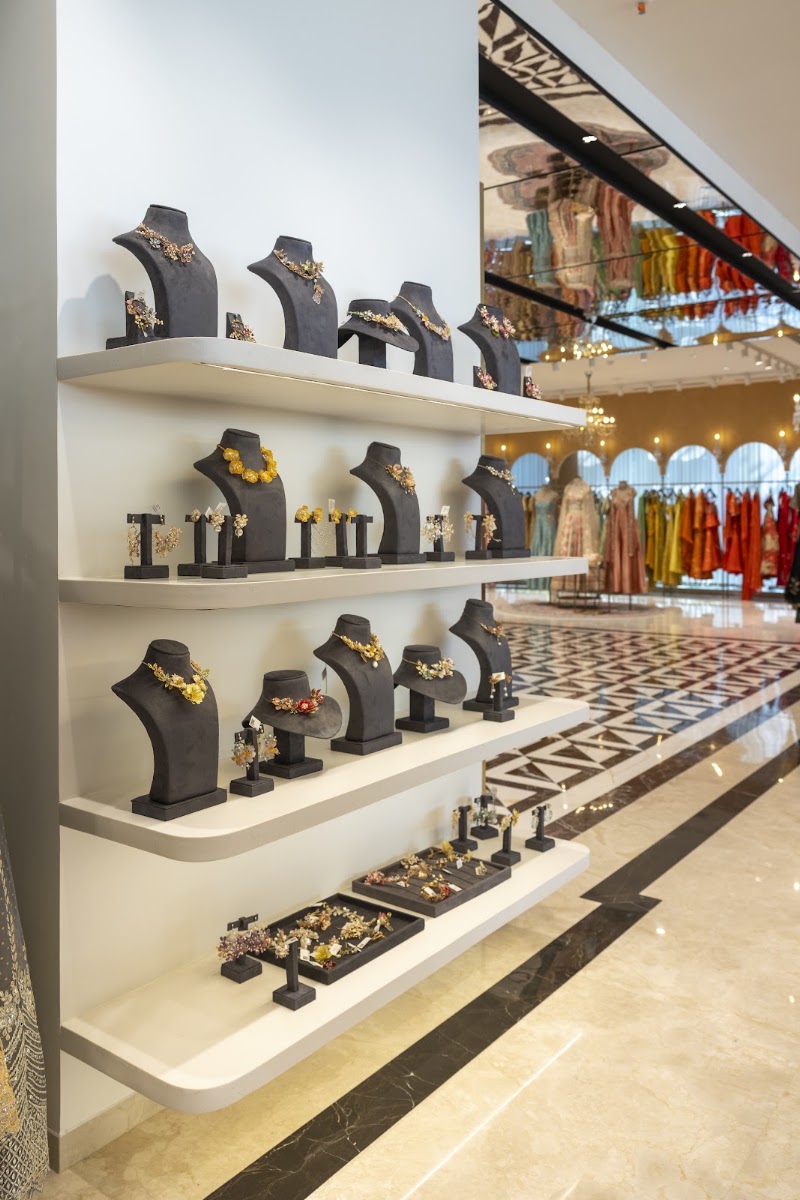 Pernia's Pop-up Studio, Linking Road, Santacruz West - Pernia's Pop-up Studio, Linking Road, Santacruz West, CTS No. G-136, Junction of Vallabhbhai Patel Road (Linking Road, and, JK Mehta Rd, Santacruz (West), Mumbai, Maharashtra 400054, India