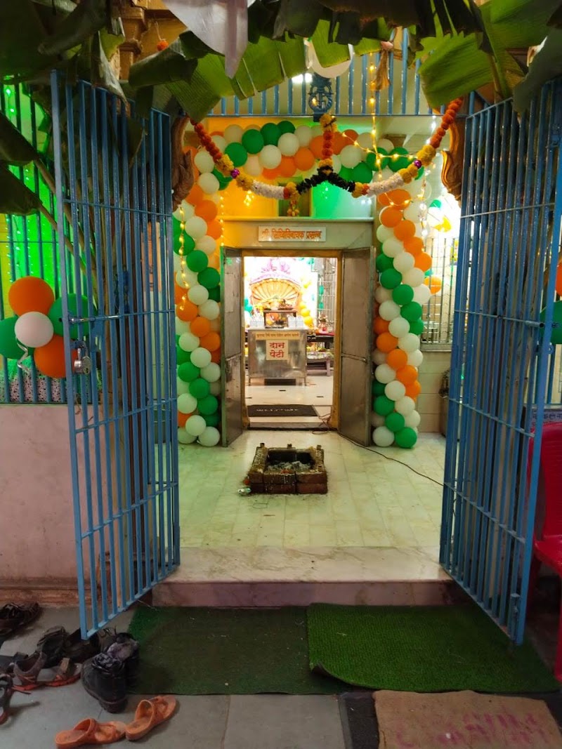 Shri Siddhivinayak Temple - Shri Siddhivinayak Temple Plot No. 69/B, Bhuleshwar Rd, near Bhuleshwar Temple, Charni Road East, Fanas Wadi, Kalbadevi, Mumbai, Maharashtra 400002, India