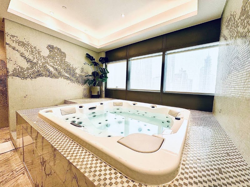 Highest infinity Pool in Downtown Dubai - Highest infinity Pool in Downtown Dubai Paramount Midtown - Business Bay - Dubai - United Arab Emirates