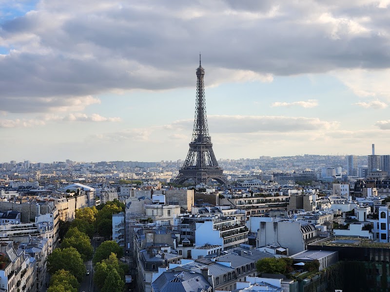 Arc de Triomphe - Arc de Triomphe Pl. Charles de Gaulle, 75008 Paris, France