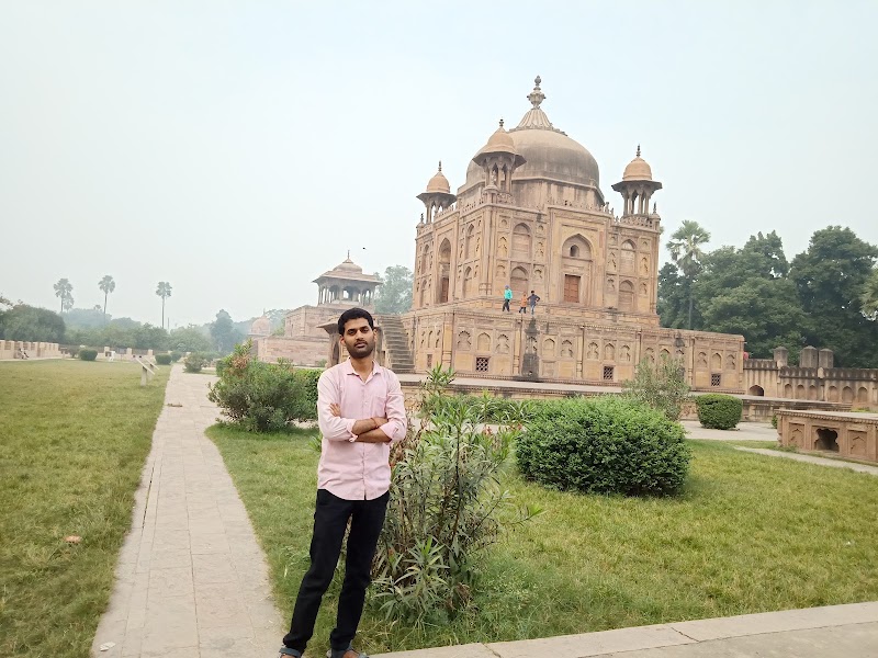 Khusro Bagh, Prayagraj - Khusro Bagh, Prayagraj CRRC+WC3, Lukarganj, Prayagraj, Uttar Pradesh 211001, India