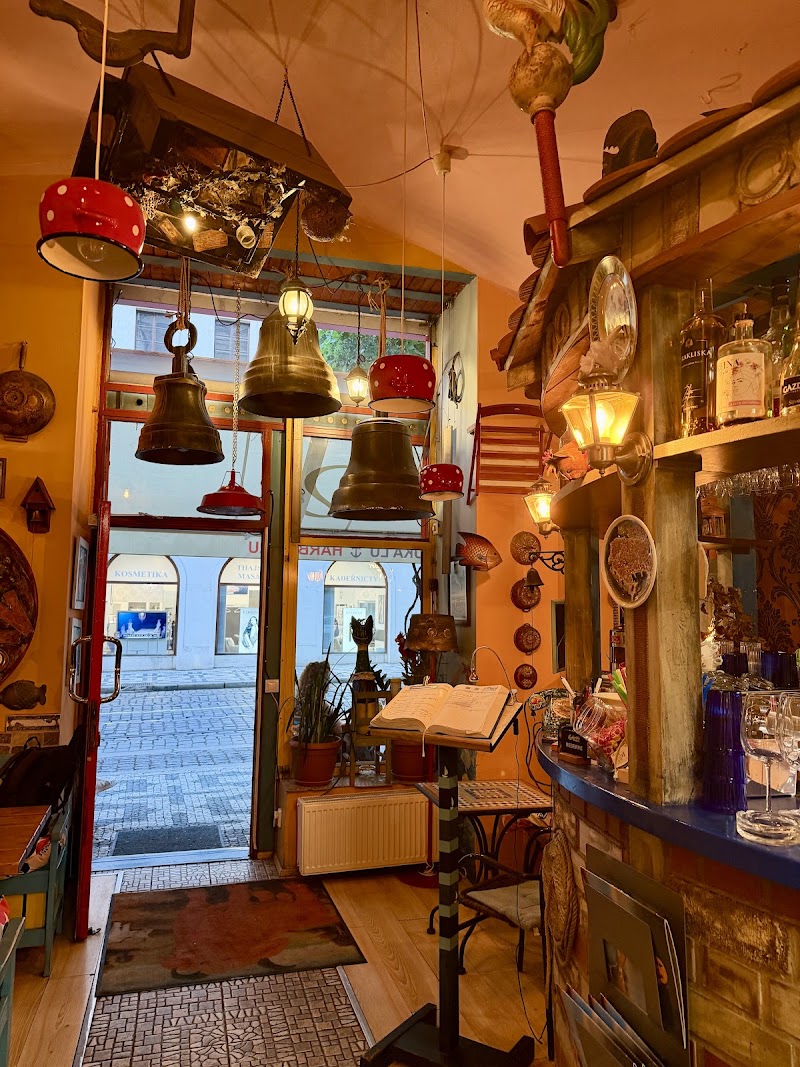 Luka Lu - Luka Lu Újezd 33/402, Malá Strana, 118 00 Praha-Praha 1, Czechia