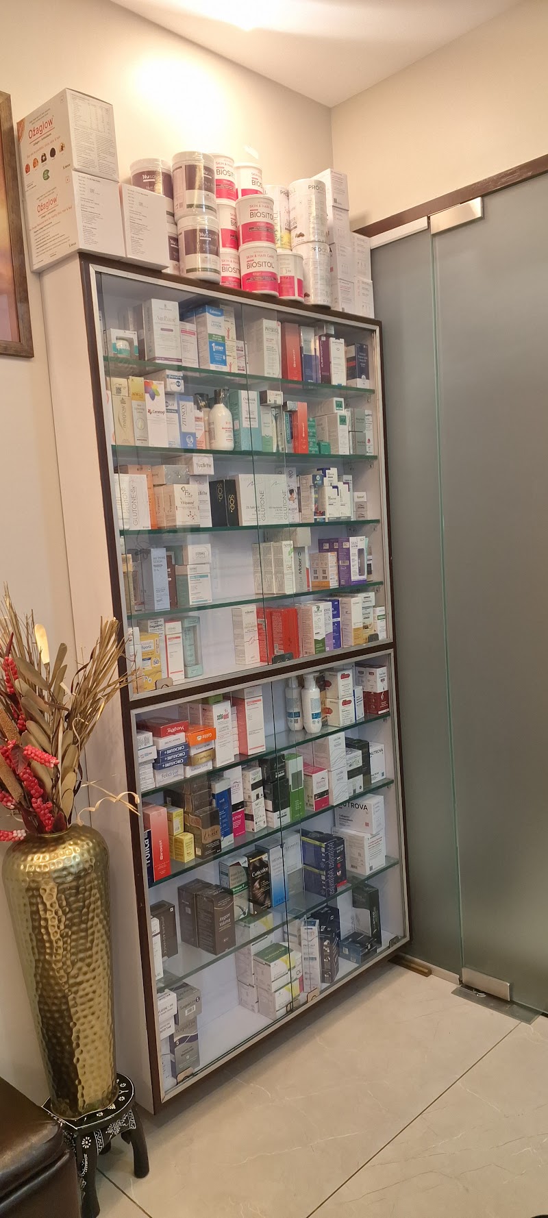 Dr Komal Jani Face Value Skin Hair and Laser Clinic - Dr Komal Jani Face Value Skin Hair and Laser Clinic, 508 , Sapphire Business Annexe M G Road , near Rajawadi Signal, behind Sejal Jewellers, Raja Wadi, Maheshwar Nagar, Sindhu Wadi, Ghatkopar East, Mumbai, Maharashtra 400077, India