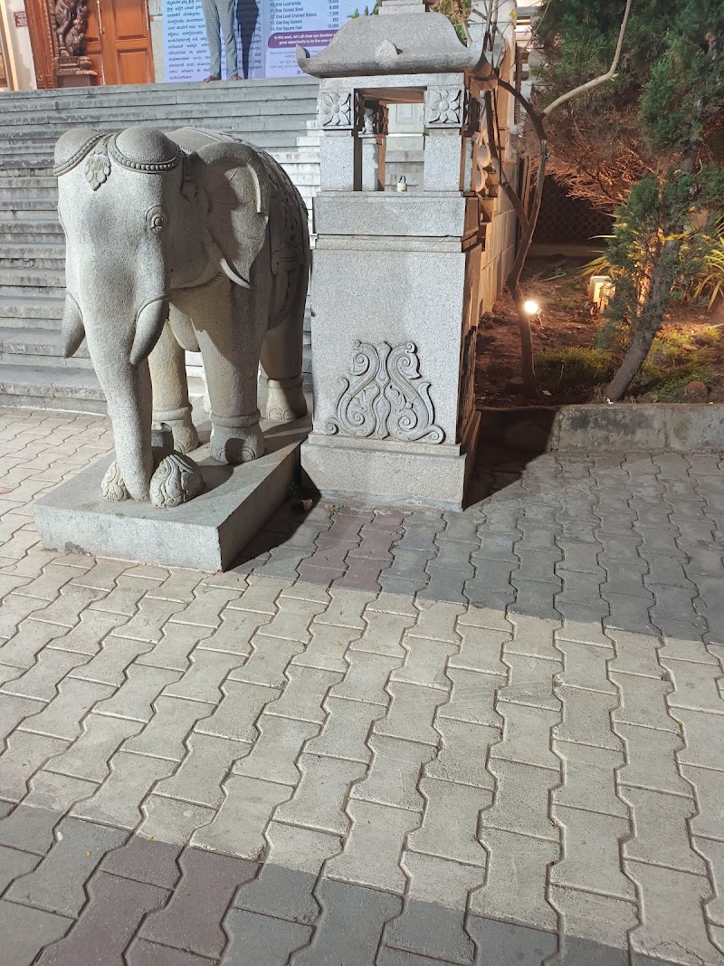 Shri Uttaradi Math, Bengaluru - Shri Uttaradi Math, Bengaluru, WHXC+FQQ, Pampa Mahakavi Rd, Shankarapura, Bengaluru, Karnataka 560004, India