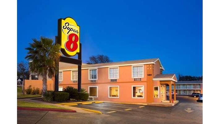 Super 8 by Wyndham Austin Downtown/Capitol Area - Super 8 by Wyndham Austin Downtown/Capitol Area 1201 N Interstate Hwy 35, Austin, TX 78702, USA